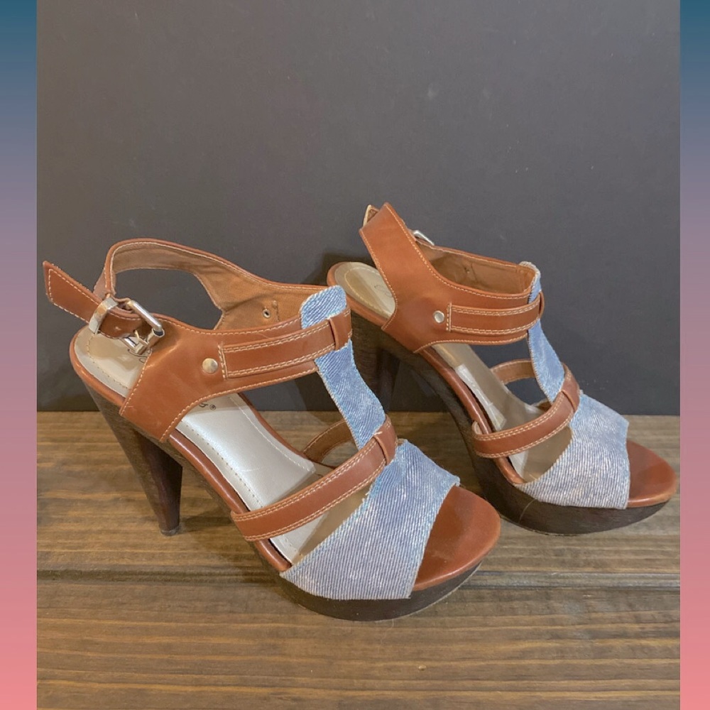 Distressed, strappy & sassy 5” w/platform heel